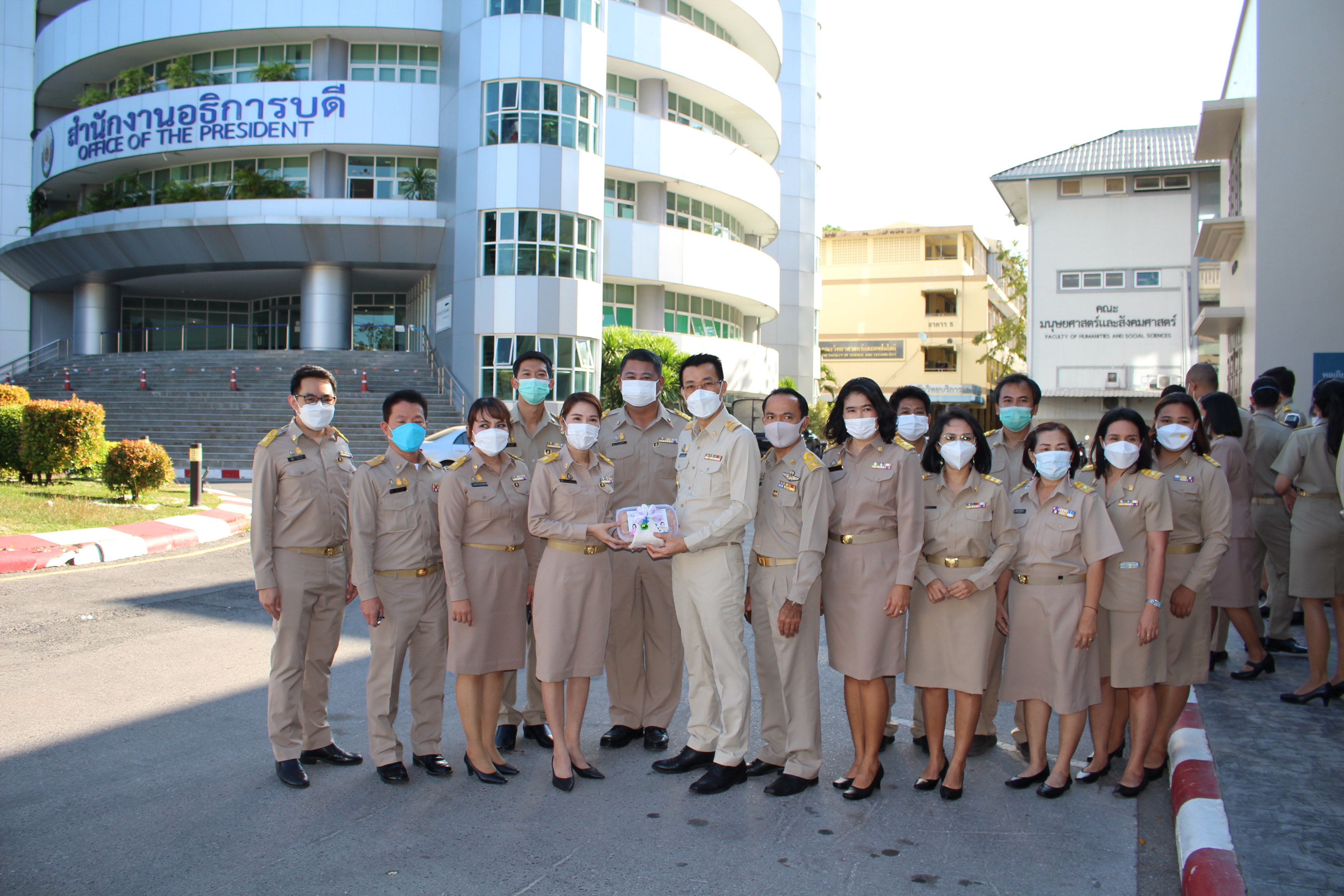 ส่งมอบความสุขต้อนรับปีใหม่ 2565